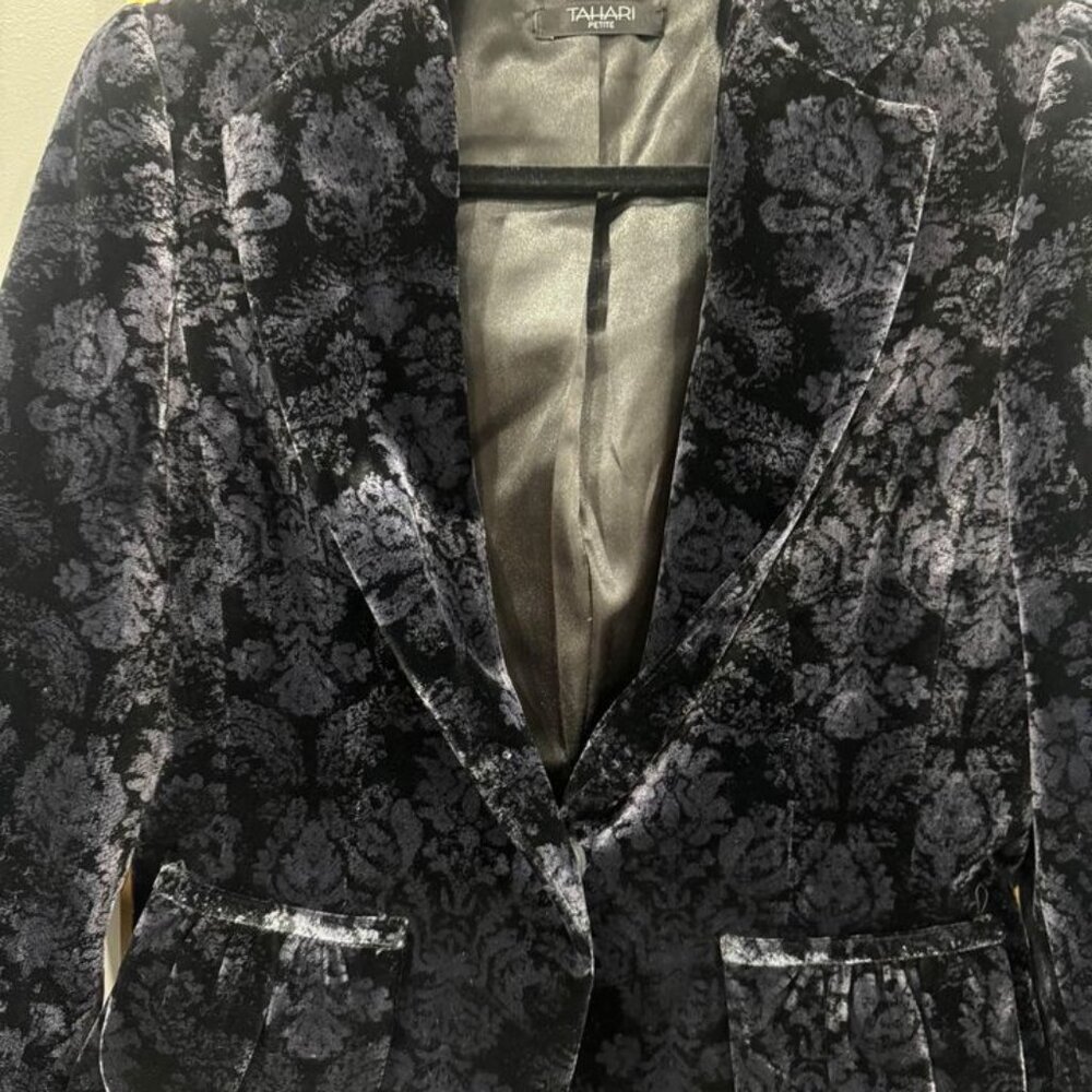 Tahari velvet blazer